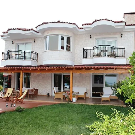 Villa Lumina *
